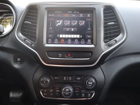 Used 2020 Jeep Cherokee Trailhawk w/ Cold Weather Group AWD/4WD image 34