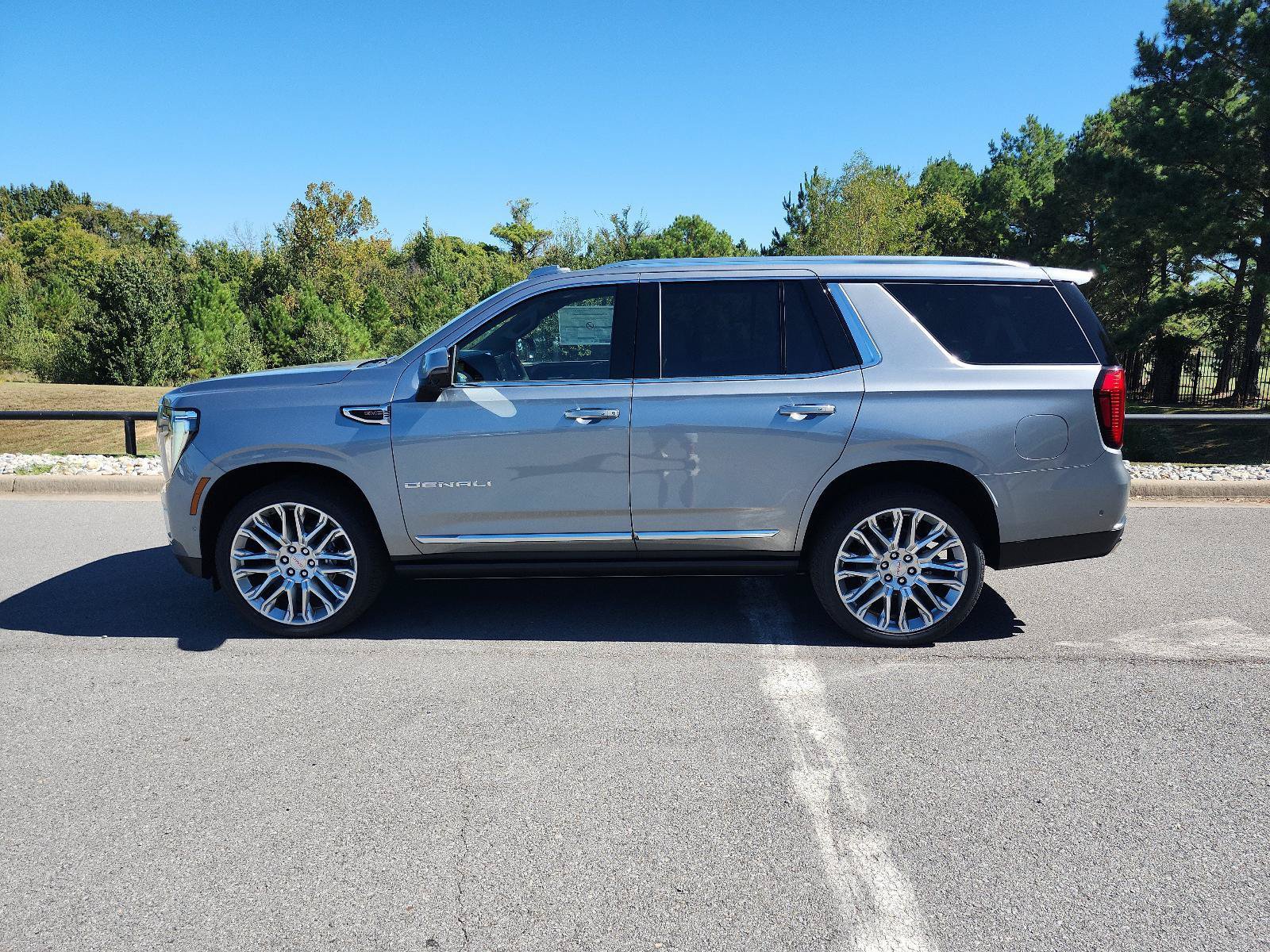 New 2027 GMC Yukon Denali w/ Denali Reserve Package AWD/4WD image 2