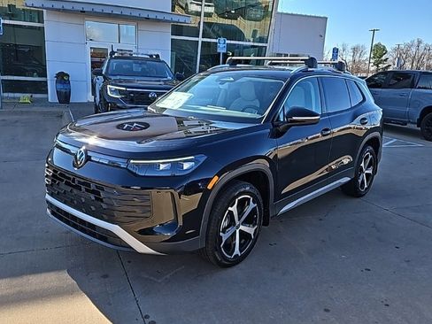 New 2026 Volkswagen Tiguan SE image 1