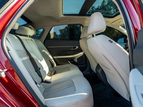 Used 2024 Hyundai Sonata SEL w/ Convenience Package FWD image 17