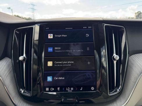 Used 2023 Volvo XC60 B5 Plus image 22