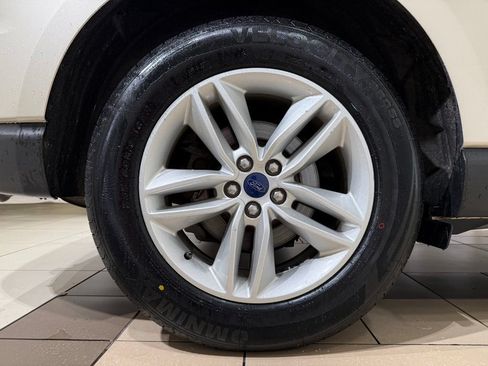 Used 2017 Ford Edge SEL w/ Equipment Group 201A AWD/4WD image 9