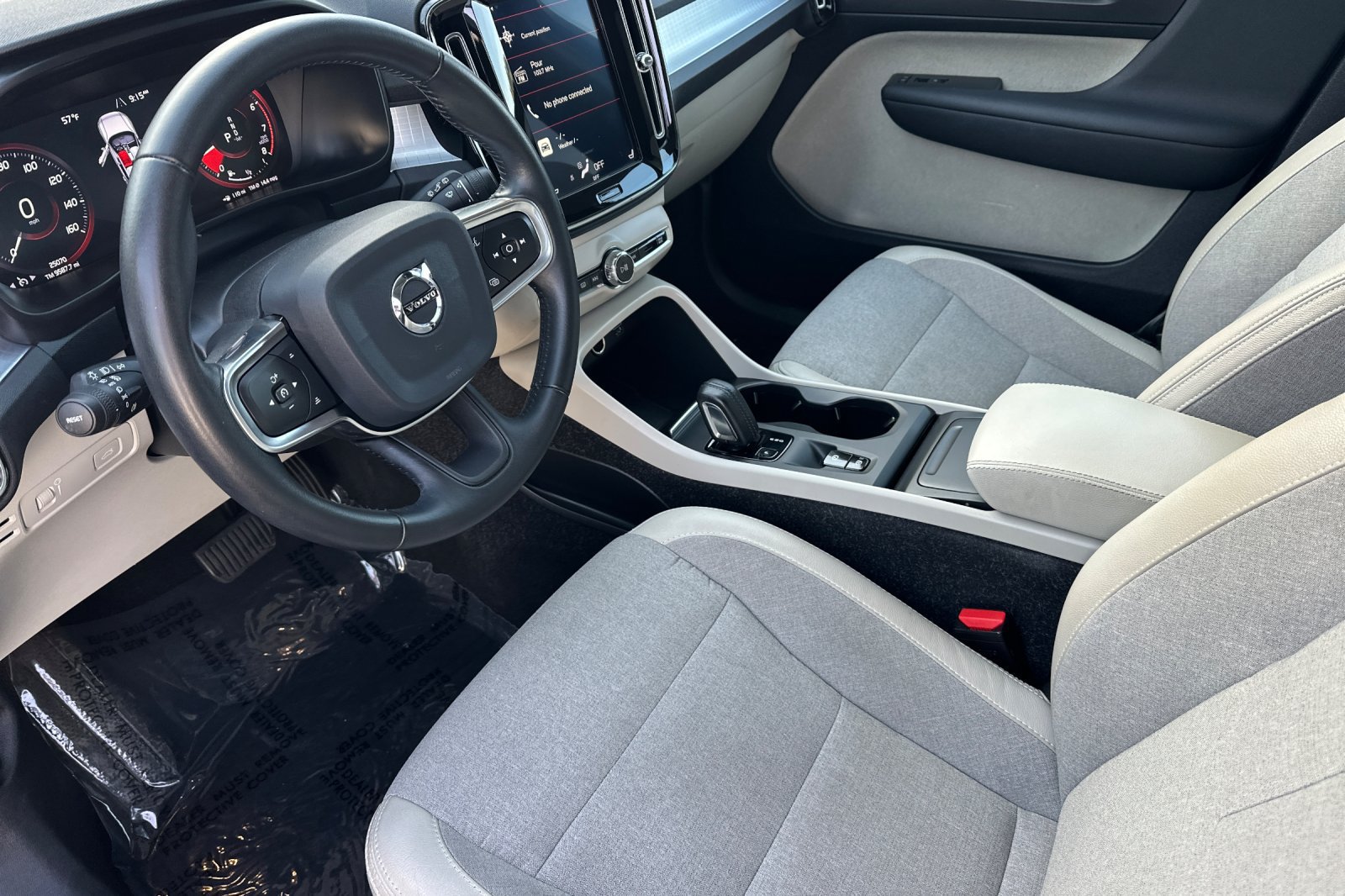 Used 2020 Volvo XC40 T5 Momentum AWD/4WD image 13