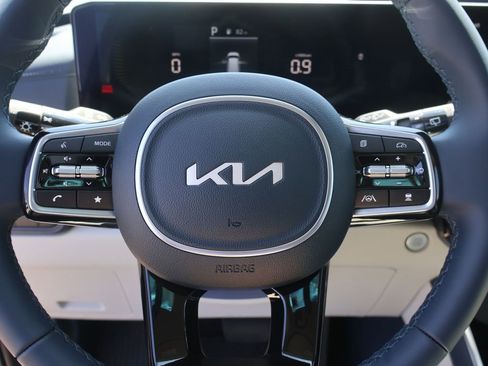New 2026 Kia Carnival EX FWD image 25