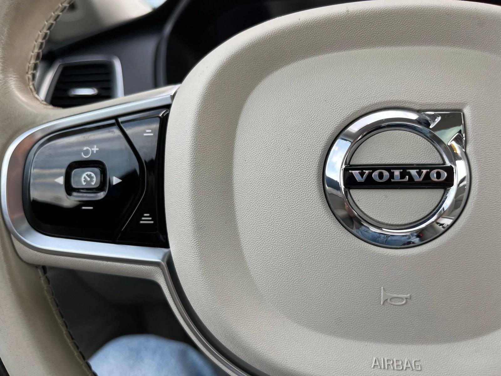 Used 2016 Volvo XC90 T6 Momentum AWD/4WD image 16