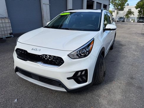 Certified 2022 Kia Niro Touring Special Edition FWD image 3