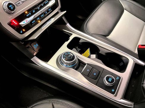 Certified 2022 Ford Explorer XLT w/ Equipment Group 202A image 16