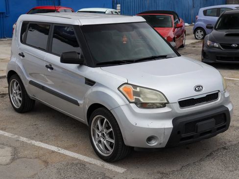 Used 2011 Kia Soul FWD image 9
