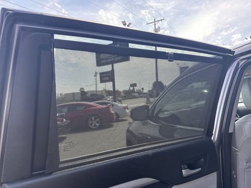 Used 2017 Toyota Highlander XLE AWD/4WD image 27