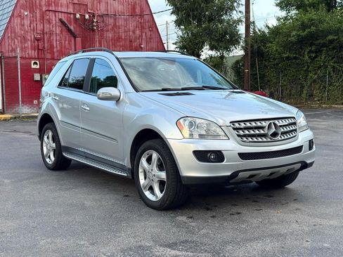 Used 2008 Mercedes-Benz ML 350 4MATIC w/ P1 Pkg image 2