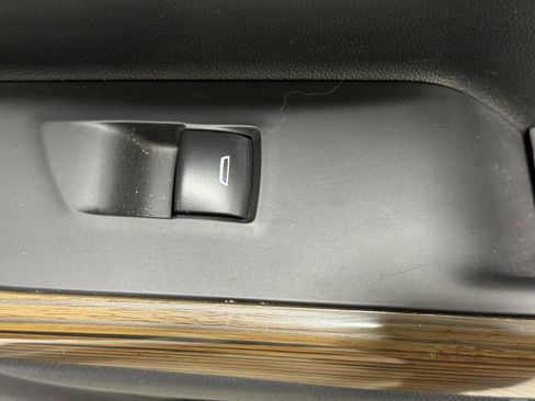 Used 2021 GMC Acadia SLE w/ Driver Convenience Package image 32