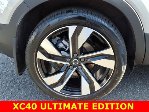 Used 2024 Volvo XC40 B5 Ultimate image 8