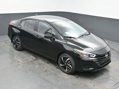 New 2025 Nissan Versa SR w/ Trunk Package image 30