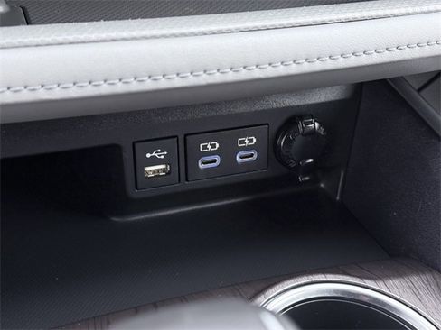 Certified 2022 Toyota Highlander Limited image 31