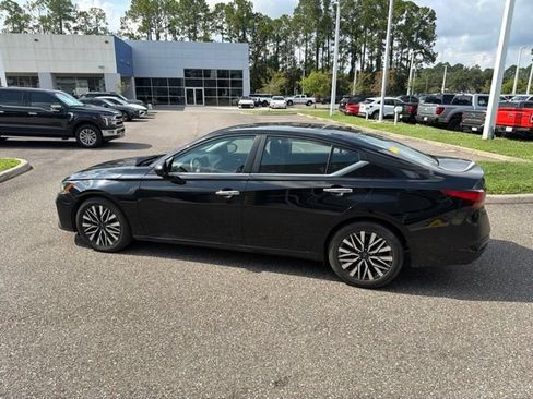 Used 2024 Nissan Altima 2.5 SV FWD image 9