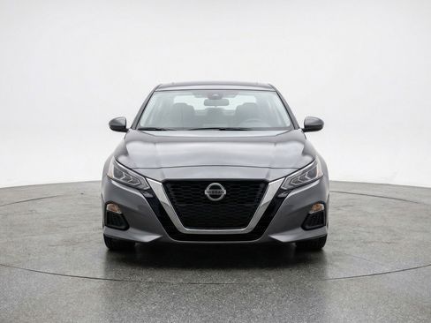 Used 2025 Nissan Altima 2.5 SV FWD image 2