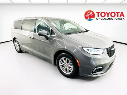 Used 2023 Chrysler Pacifica Touring-L