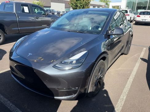 Used 2025 Tesla Model Y Long Range AWD/4WD image 1