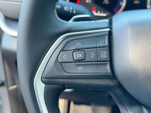 New 2025 Jeep Grand Cherokee Altitude image 17