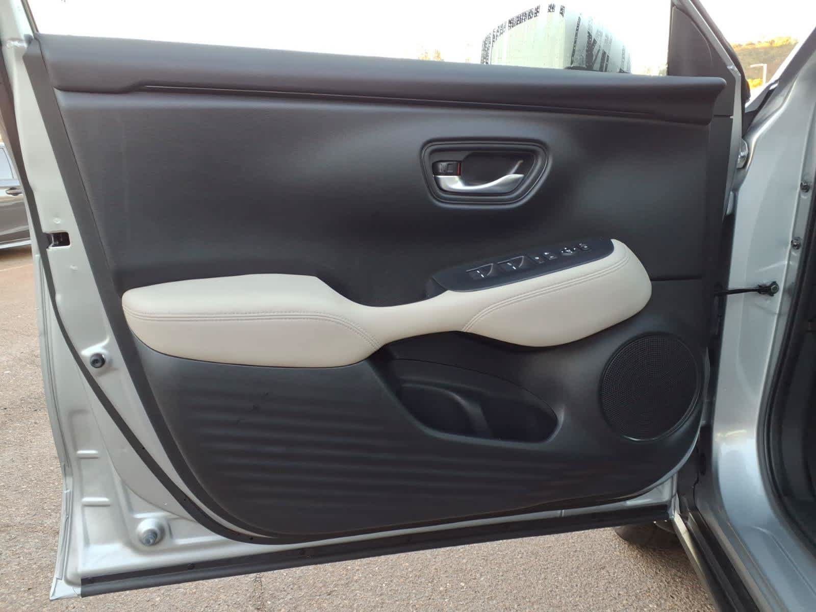 Used 2024 Honda HR-V LX image 12