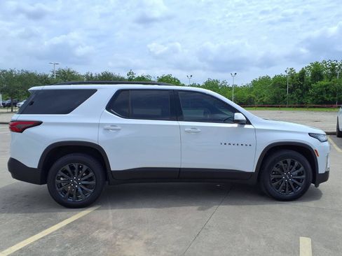Used 2023 Chevrolet Traverse RS w/ LPO, Roadside Safety Package AWD/4WD image 4