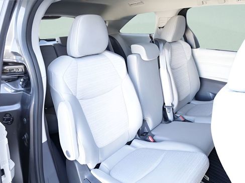 Certified 2022 Toyota Sienna LE image 26