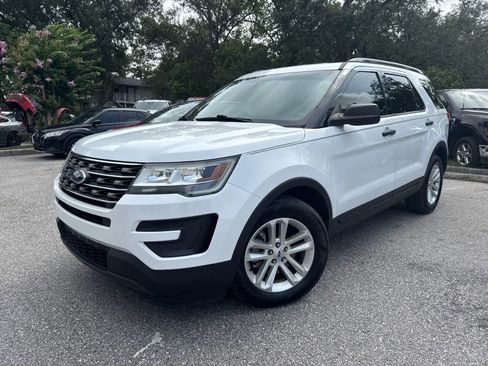 Used 2017 Ford Explorer FWD image 2