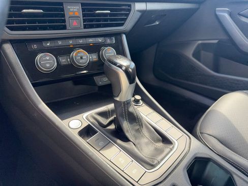 Used 2024 Volkswagen Jetta SE FWD image 21
