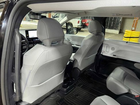 Used 2025 Toyota Sienna XLE w/ XLE Plus Package AWD/4WD image 31