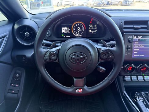 Used 2022 Toyota GR86 w/ ALL Weather Mat Package (TMS) RWD image 12