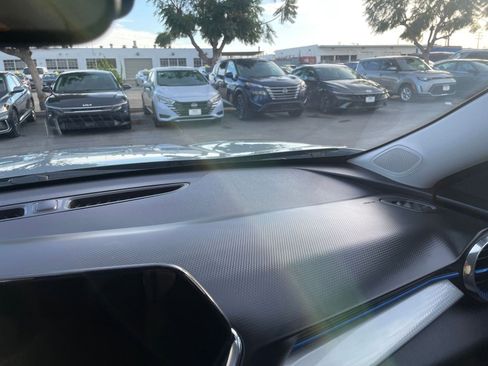 Used 2025 Chevrolet Trax LT image 40