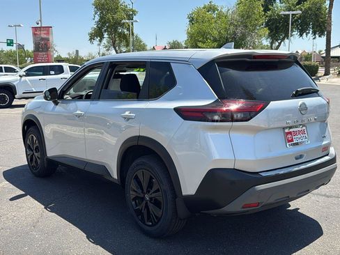 Used 2022 Nissan Rogue SV FWD image 6
