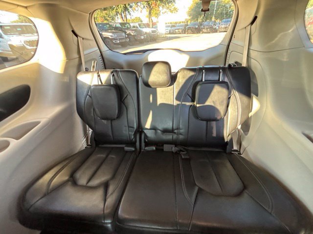 Used 2024 Chrysler Pacifica Touring-L FWD image 13