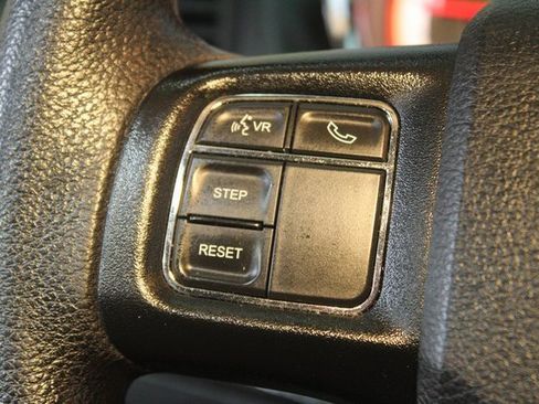 Used 2018 Dodge Grand Caravan SE w/ UConnect Hands-Free Group image 20