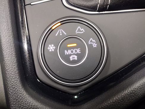 New 2025 Volkswagen Taos SE image 30