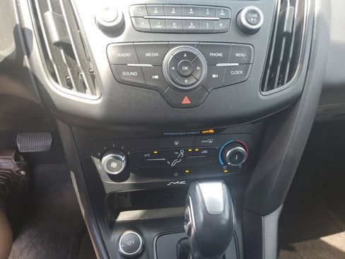 Used 2016 Ford Focus SE FWD image 12