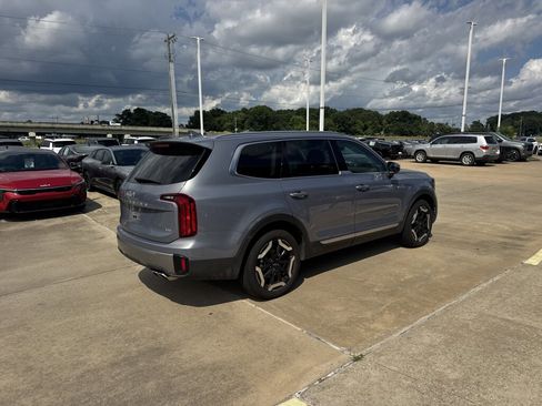 Certified 2025 Kia Telluride S AWD/4WD image 15