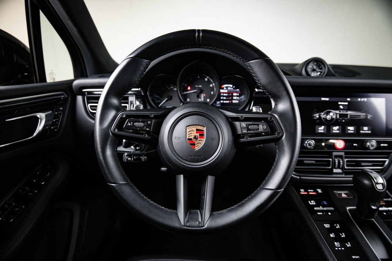 Certified 2024 Porsche Macan AWD/4WD image 26
