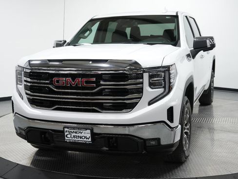 Used 2025 GMC Sierra 1500 SLT image 3