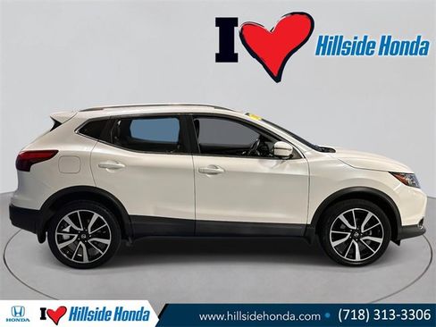 Used 2017 Nissan Rogue Sport SL image 6