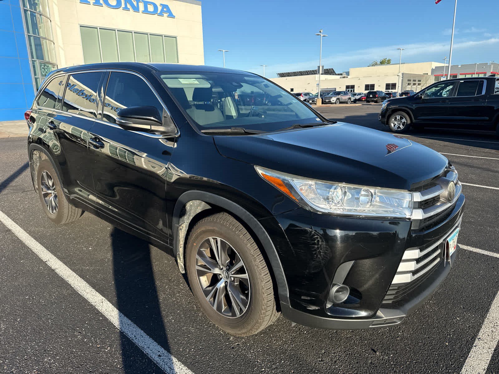 Used 2018 Toyota Highlander LE FWD image 4