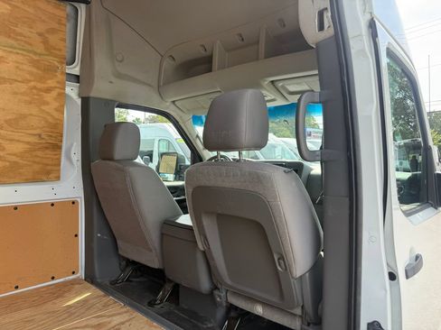 Used 2020 Nissan NV 2500 SV RWD image 14