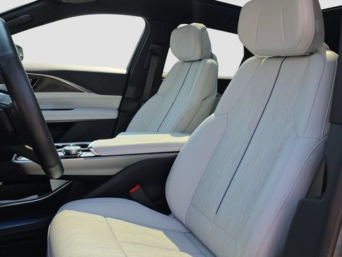 Used 2024 Cadillac Lyriq Luxury RWD image 7