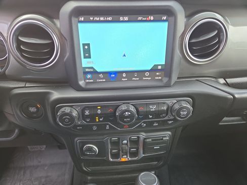 Used 2020 Jeep Gladiator Overland image 22
