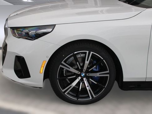 Used 2026 BMW 530i w/ M Sport Package RWD image 13