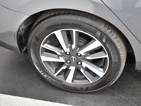 Used 2025 Nissan Versa SV image 60