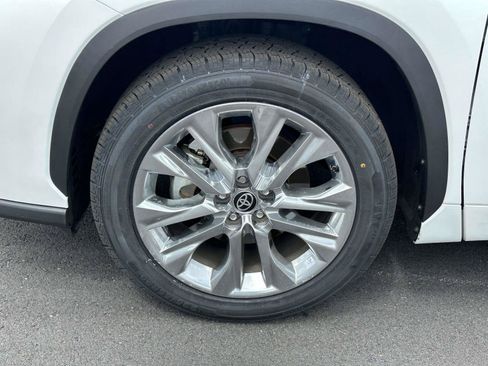 Used 2023 Toyota Highlander Limited FWD image 29