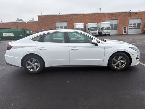 Used 2023 Hyundai Sonata SE w/ Preferred Accessory Package image 5