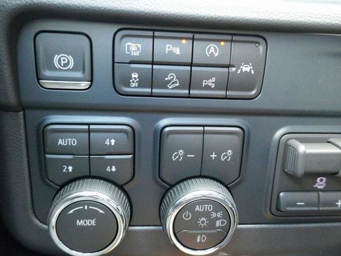 New 2026 Chevrolet Tahoe High Country w/ Sun And Tow Package image 21