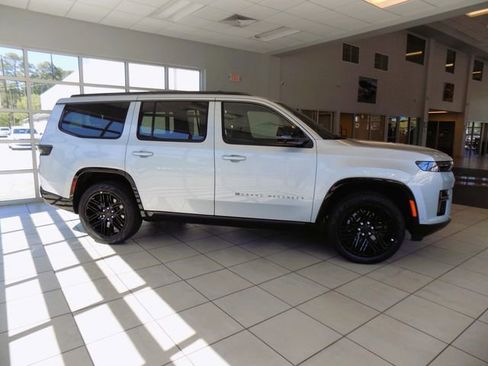 New 2026 Jeep Grand Wagoneer Limited AWD/4WD image 9